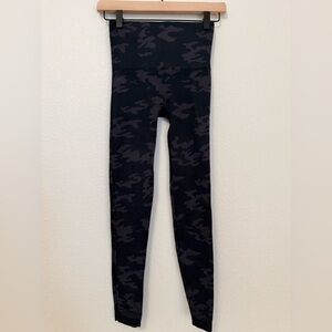 Spanx Look At Me Now Camo Seamless Leggings